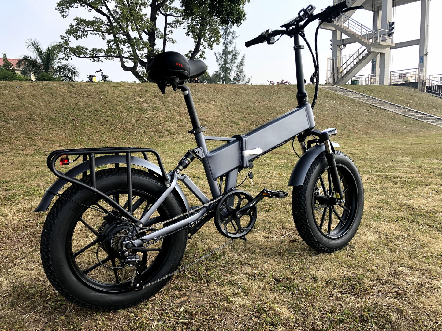 Electric bike 750W48V18AH foldable – range 100km